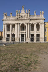 Italien, Rom, Lateranbasilika, Basilika am Sommertag - ABOF00639