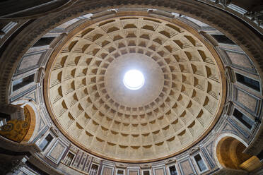 Italien, Rom, Pantheon-Kirche, Kuppel mit Oculus - ABOF00646