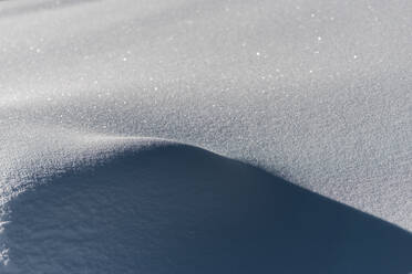 Abstrakte Texturen im Staubschnee - JMPF00846