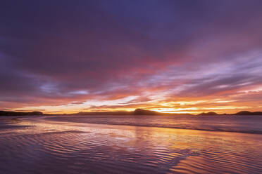 Australia, Oceania, Western Australia, Cape Le Grand National Park, Lucky Bay in sunrise - FOF11970