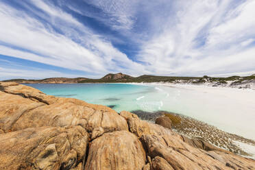 Felsformationen und Küste mit türkisfarbener Bucht, Cape Le Grand National Park, Australien - FOF11980