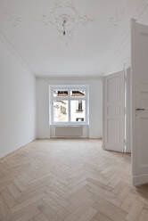 Herringbone parquet floor in renovated house - FCF01947