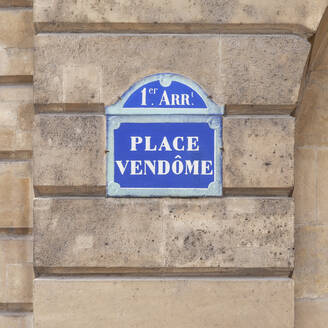 Frankreich, Ile-de-France, Paris, Straßennamenschild Place Vendome - AHF00256