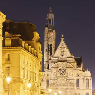 Frankreich, Ile-de-France, Paris, Kirche Saint-Etienne-du-Mont bei Nacht - AHF00264