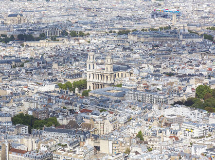 Frankreich, Ile-de-France, Paris, Luftaufnahme der Kirche Saint-Sulpice und umliegende Gebäude - AHF00293