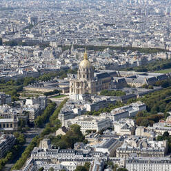 Frankreich, Ile-de-France, Paris, Luftaufnahme des Komplexes Les Invalides und der umliegenden Gebäude - AHF00294