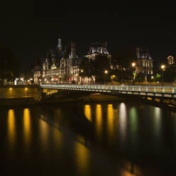 France, Ile-de-France, Paris, Pont dArcole and Hotel de Ville at night - AHF00296