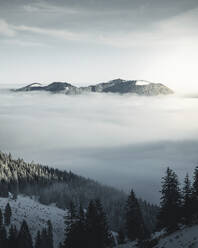 Deutschland, Bayern, Ammergauer Alpen, Teufelstattkopf, Berge am Wintertag - RBF08057