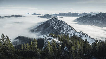 Deutschland, Bayern, Ammergauer Alpen, Teufelstattkopf, Berge am Wintertag - RBF08069