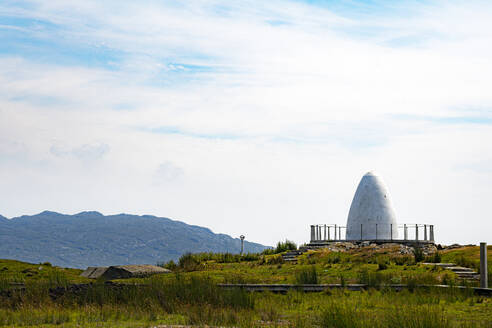 Derrigimlagh Architektur auf dem Feld gegen den Himmel an einem sonnigen Tag - BIGF00093