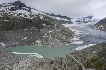 Schweiz, Wallis, Rhonegletscher, Luftaufnahme von Bergen und Gletscher - TAMF02810