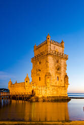 Portugal, Lissabon, Torre de Belem bei Sonnenuntergang - EGBF00663