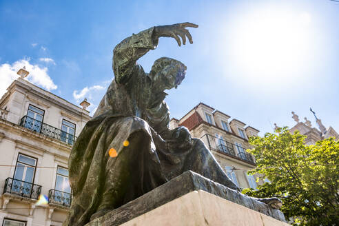 Portugal, Lissabon, Statue von Antnio Ribeiro, Chiado, auf dem Chiado-Platz - EGBF00684