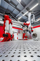 Automatische Roboteranlage zum Schweißen in der Fabrik - DIGF14336