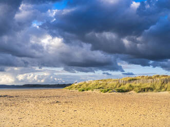 Sainte-Anne la Palud beach against cloudy sky - LAF02650