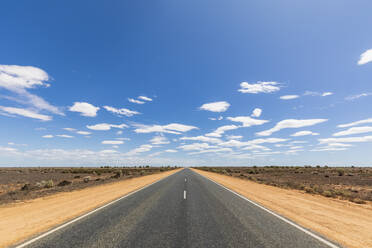 Australia, South Australia, Nullarbor Plain, Eyre Highway in desert - FOF12002