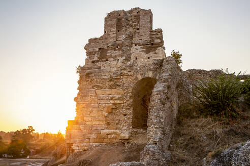 Römisches Theater von Nikopolis bei Sonnenuntergang in Nikopolis, Preveza, Griechenland - MAMF01577