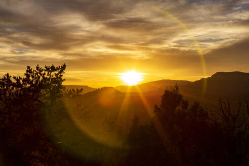 USA, Arizona, Sedona, Sunset over Red Rocks - NDF01206