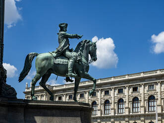 Austria, Vienna, Maria Theresa Square in front of Kunsthistorischem Museum - AMF09008