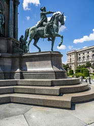 Austria, Vienna, Maria Theresa Square in front of Kunsthistorischem Museum - AMF09009