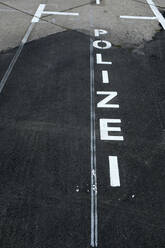 Straßenmarkierungen für Polizeiparkplätze - GISF00738