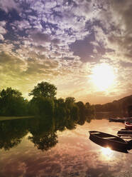 Fluss Dordogne bei stimmungsvollem Sonnenuntergang - GWF06848