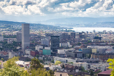 Wolkenlandschaft über der Stadt Zürich in der Schweiz - TAMF02825