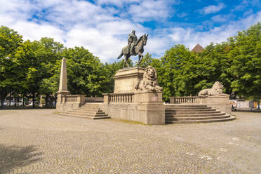 Germany, Baden-Wurttemberg, Stuttgart, Equestrian statue of Kaiser Wilhelm I at Karlsplatz - TAMF02837