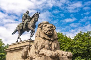 Germany, Baden-Wurttemberg, Stuttgart, Lion resting at foot of equestrian statue of Kaiser Wilhelm I at Karlsplatz - TAMF02838