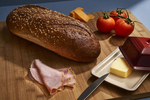 Fresh ingredients on cutting board to prepare sandwich - BOYF01768