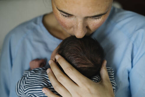 Mother kissing baby boy - MPPF01479