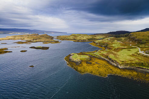 Luftaufnahme von Loch Dunvegan, Isle of Skye, Innere Hebriden, Schottland, Vereinigtes Königreich, Europa - RHPLF19089