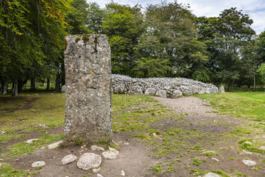 Clava cairn, Bronze Age circular chamber tomb, Inverness, Highlands, Scotland, United Kingdom, Europe - RHPLF19168