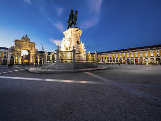 Portugal, Estremadura Province, Lisbon, Praca do Comercio square at dusk - AMF09078