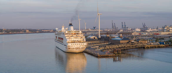 London Cruise Terminal, Kreuzfahrtschiff MV Columbus, Tilbury, Hafen von London, Themse, Essex, England, Vereinigtes Königreich, Europa - RHPLF19238