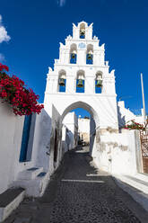 Glockenturm, traditionelles Dorf Megalochori, Santorin, Kykladen, Griechische Inseln, Griechenland, Europa - RHPLF19264