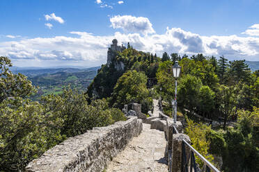 Zweiter Turm von Falesia, Monte Titano, UNESCO-Welterbe, San Marino, Europa - RHPLF19288