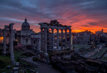 Eine Landschaft in Rom (Italien), Sonnenuntergang - CAVF92999