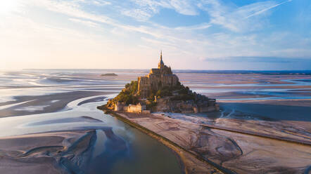 Schloss mitten im Ozean in Frankreich - CAVF93083