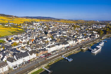 Deutschland, Hessen, Rüdesheim am Rhein, Blick aus dem Hubschrauber auf die Uferstadt in der Rheinschlucht - AMF09108