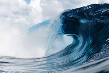 Sich brechende Welle an einem Strand auf den Kanarischen Inseln - CAVF93304