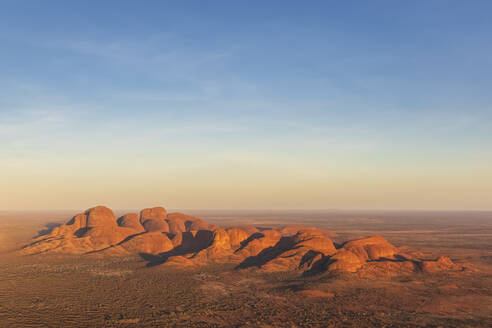 Australien, Nordterritorium, Luftaufnahme der Kata Tjuta Felsformation - FOF12073