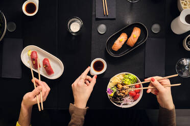 Female friends eating dinner at restaurant - AODF00290