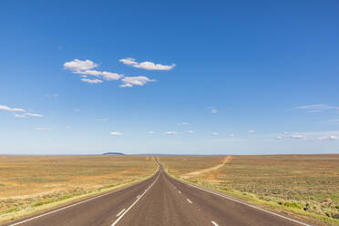 Australia, South Australia, Stuart Highway through desert - FOF12102