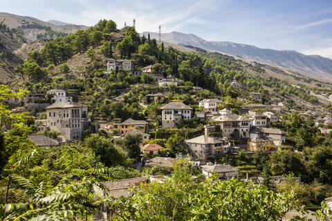 Altstadt auf Mali I Gjere in Gjirokaster, Albanien, lizenzfreies Stockfoto