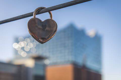 Germany, Hamburg, Heart shaped padlock against Elbe Philharmonic Hall stock photo