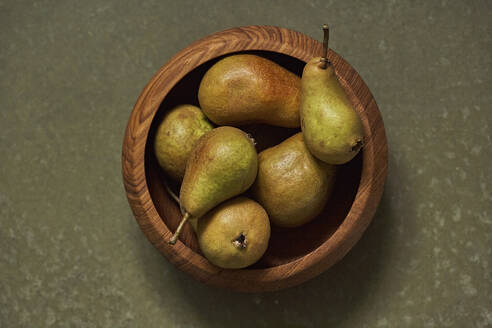 Ripe pears in wooden bowl - SABF00063