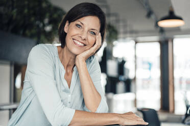 Smiling businesswoman at office - JOSEF03722