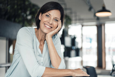 Smiling businesswoman at office - JOSEF03722