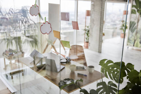 Adhesive notes on glass wall at office - FMKF07015